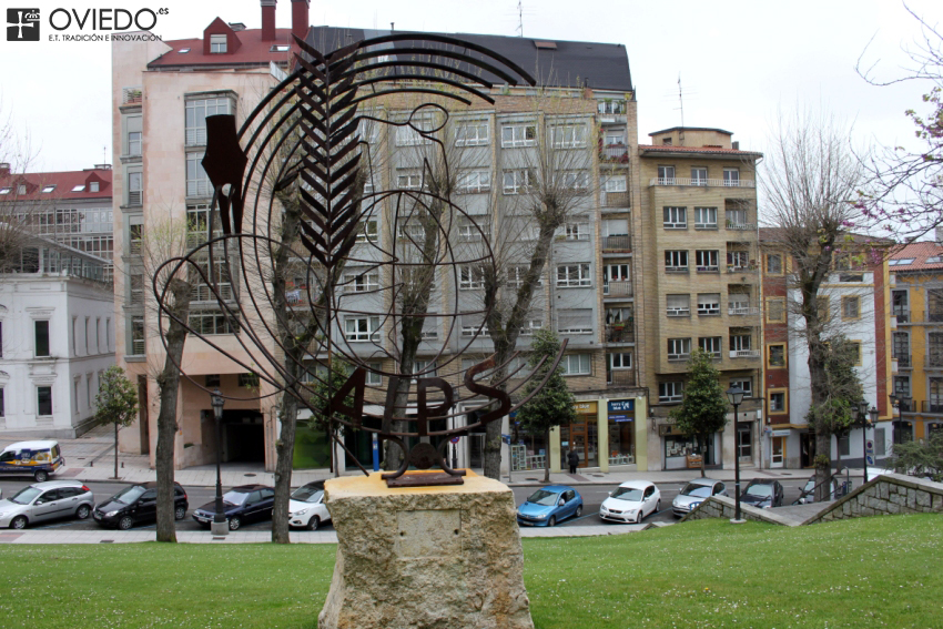 Escultura Congreso 60.º A.I.P.S. y José Miguel Cano Solares